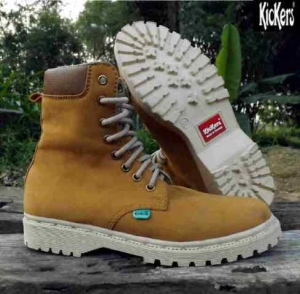 Sepatu Boot Wanita